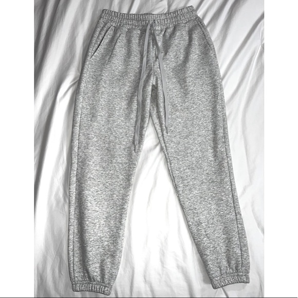 Fabletics Go-To Sweatpant in Light Grey Heather Size Small - Picture 2 of 4